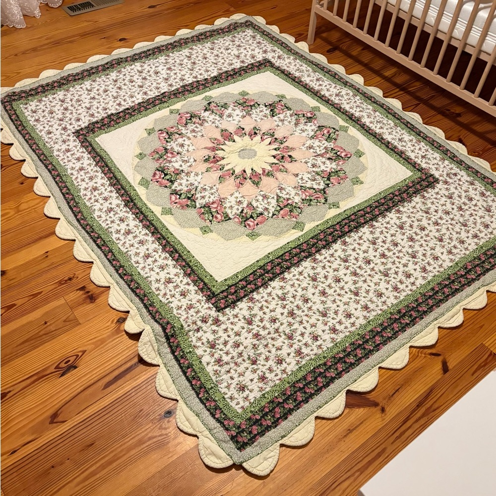 Floral Patchwork Quilt - Cream, Green, Pink